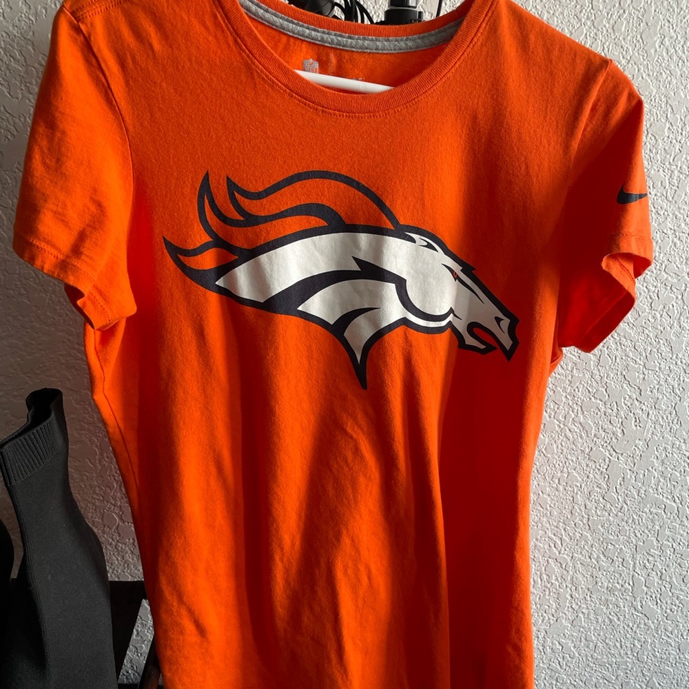 W Nike Orange T-Shirt
